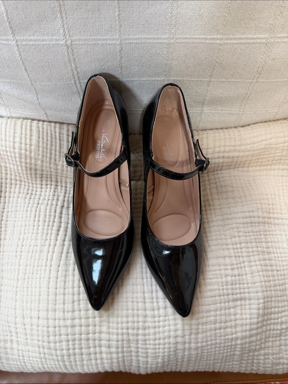 Gloria Vanderbilt Black Patent Mary Jane Pointed-Toe Heels